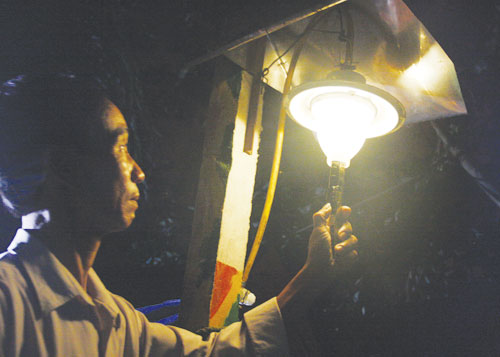 Thắp đèn đường bằng biogas