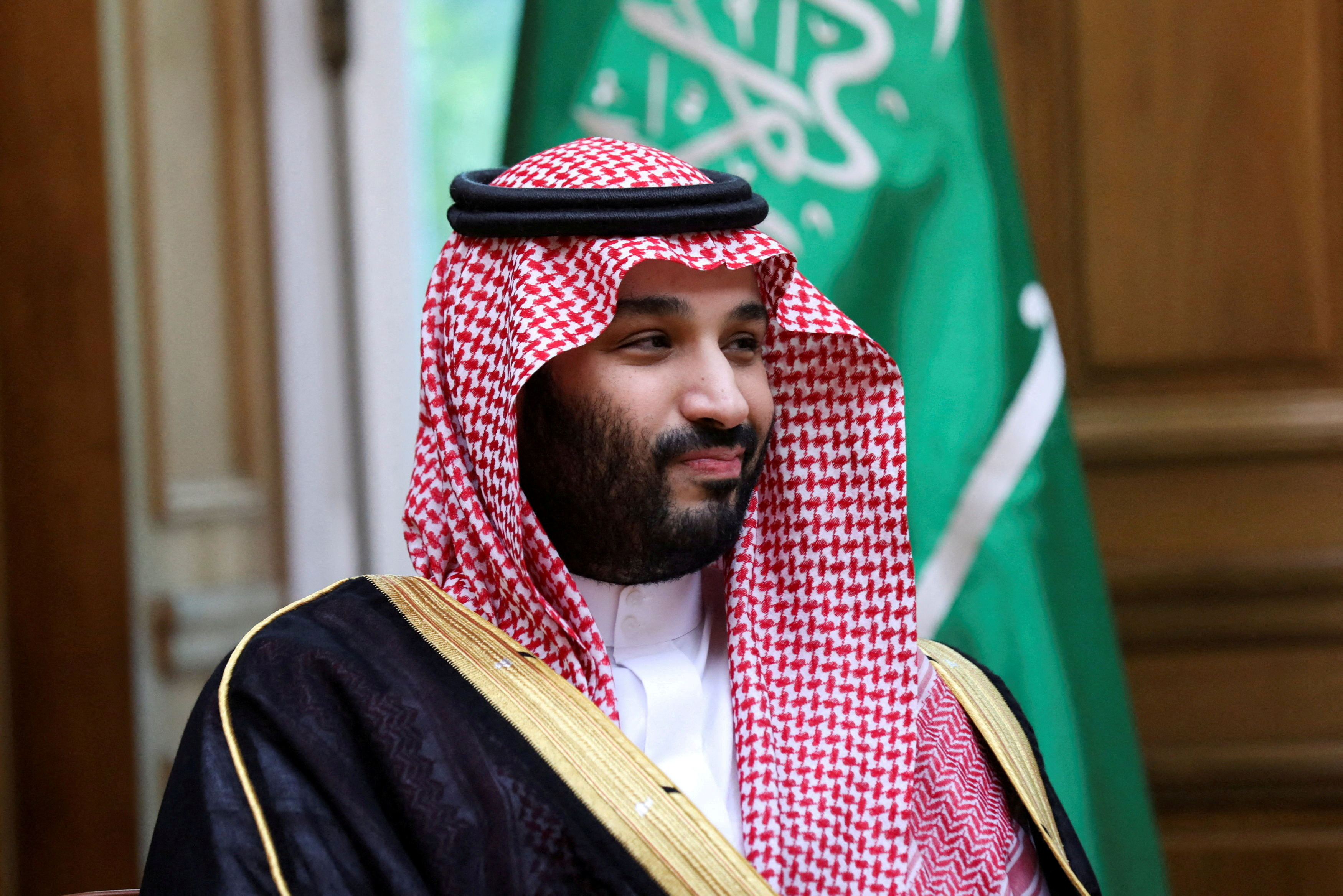 Vị trí chính trị của Thái tử Mohammed bin Salman tại quốc kỳ Ả Rập Xê Út
Thái tử Mohammed bin Salman là một trong những nhân vật chính trị quan trọng tại quốc kỳ Ả Rập Xê Út, với nhiều đóng góp tích cực cho sự phát triển của đất nước này. Năm 2024, ông đang tiếp tục thúc đẩy nhiều chính sách mới nhằm cải thiện đời sống người dân và đưa đất nước này trở thành một trong những cường quốc kinh tế hàng đầu trong khu vực.