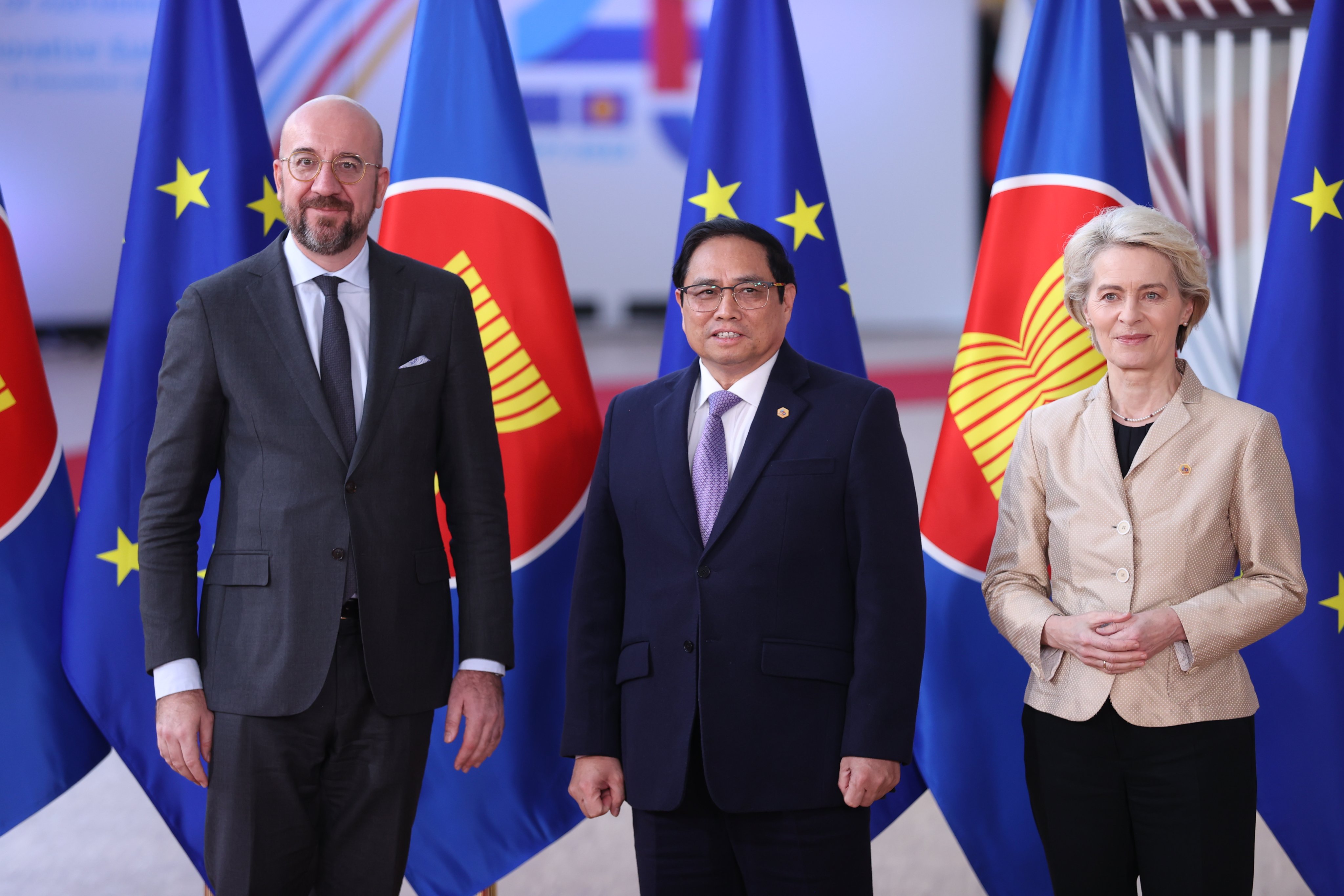 Hội nghị ASEAN-EU đã kết thúc với những kết quả tích cực về việc thúc đẩy hợp tác giữa hai khu vực và mở ra cơ hội cho nhiều doanh nghiệp. Năm 2024, Chính phủ Việt Nam cũng có mặt trong phiên họp này với Phó Thủ tướng Phạm Minh Chính, đại diện cho ASEAN, đã mang lại nhiều đóng góp và thành công.