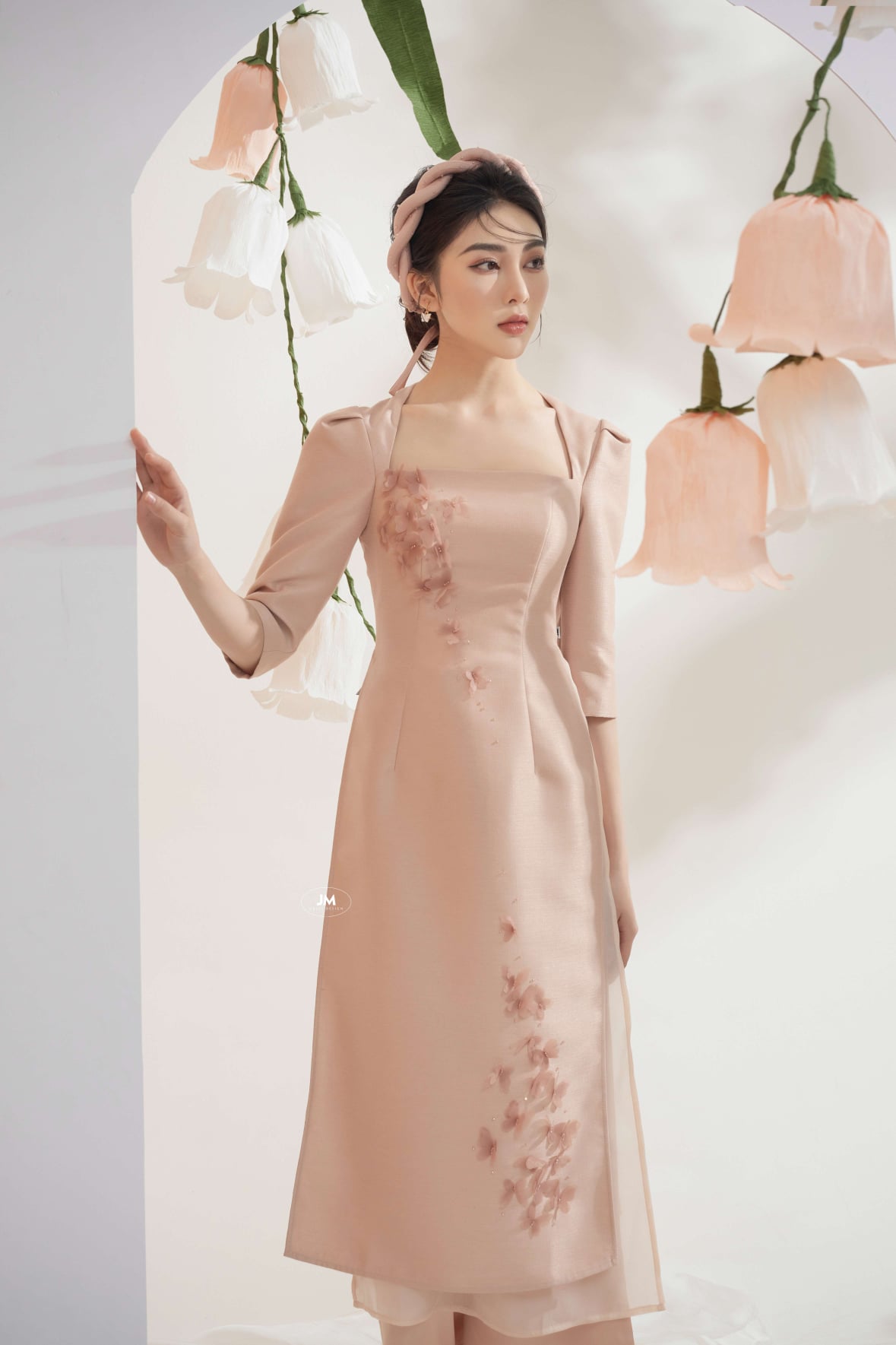 Siêu mẫu Thanh Hằng gợi ý cách chọn áo dài cách tân diện Tết  Thời trang   Vietnam VietnamPlus