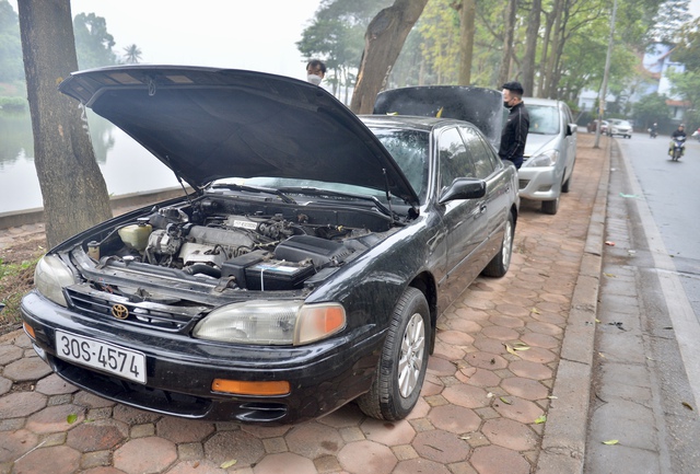 Thủ phạm chọc thủng nhiều lốp xe ở hồ Linh Đàm do bị giám đốc 'cách chức' - Ảnh 1.