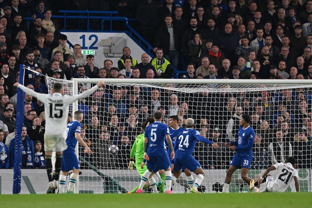 Real Madrid 'nhấn chìm' Chelsea tại Stamford Bridge để vào bán kết Champions League - Ảnh 1.