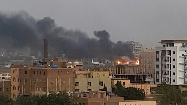 Mỹ ra cảnh báo sau khi đoàn xe ngoại giao Mỹ bị bắn ở Sudan - Ảnh 1.