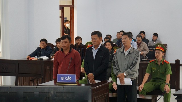 3 cán bộ Thanh tra giao thông Ninh Thuận bị tuyên về tội thiếu trách nhiệm - Ảnh 1.