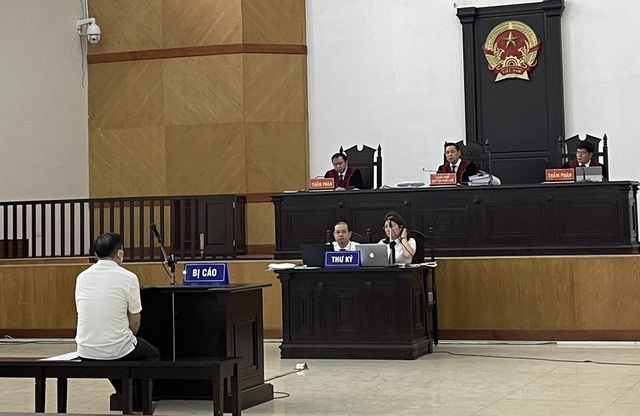 Cựu đại tá Phùng Anh Lê muốn hoãn xử, tòa không đồng ý - Ảnh 2.